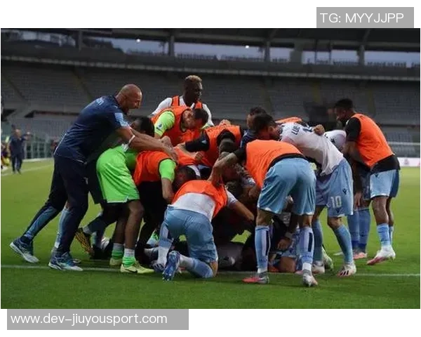 澳式足球比赛中常见的违例行为及其处罚解析